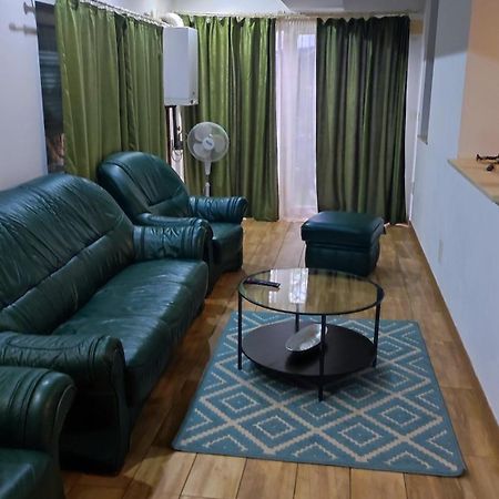 Apartament Lenus'k Apartment Bukares Bagian luar foto