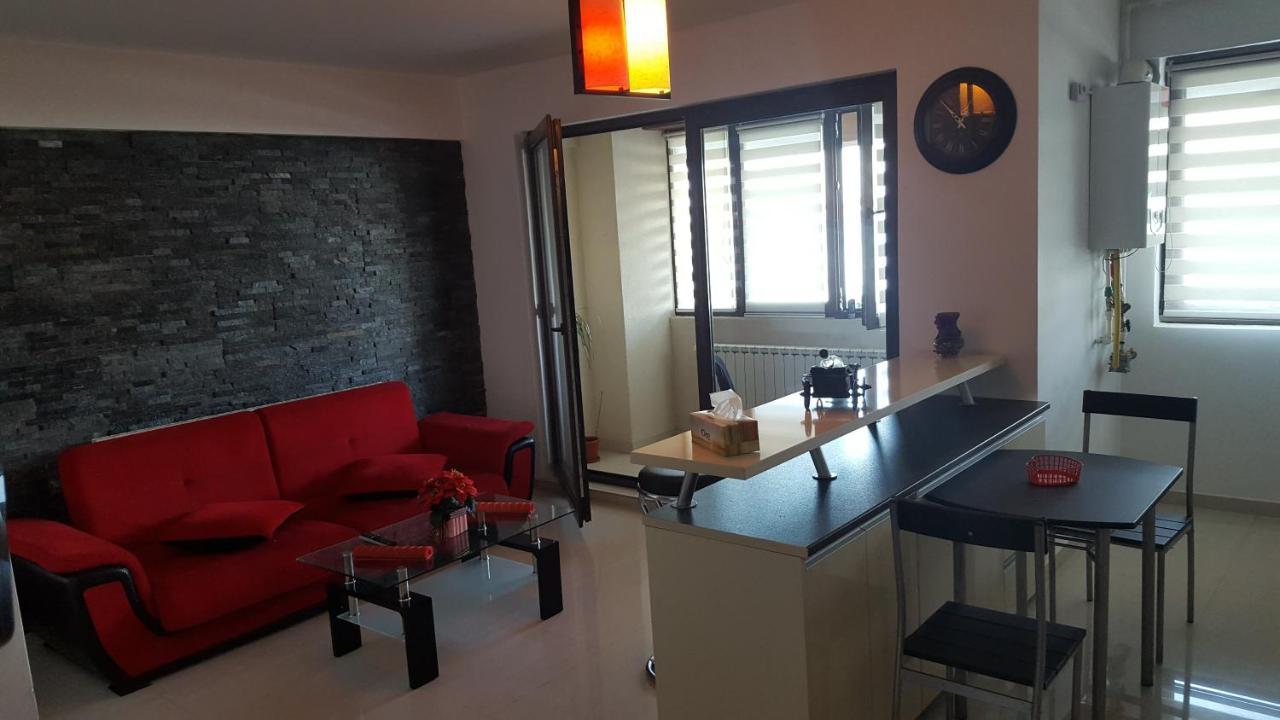 Apartament Lenus'k Apartment Bukares Bagian luar foto