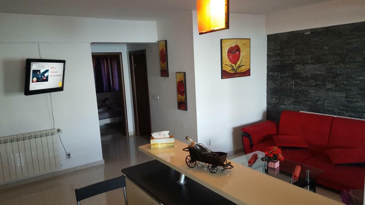 Apartament Lenus'k Apartment Bukares Bagian luar foto